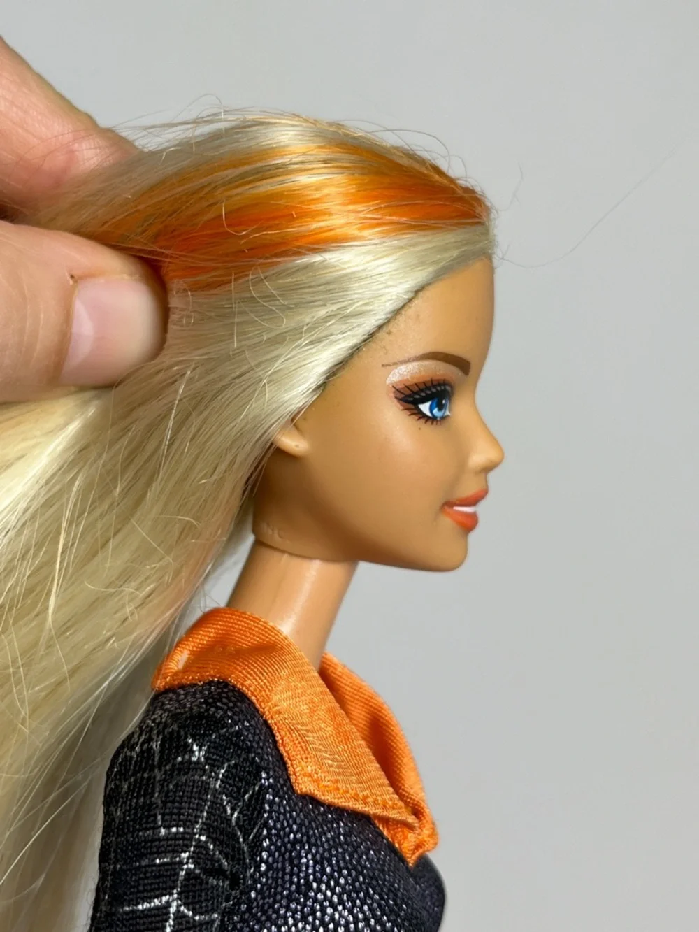 Barbie Trick Or Chic 2008 Halloween Holiday Barbie Doll Witch Black & Orange Toy - Picture 7 of 12